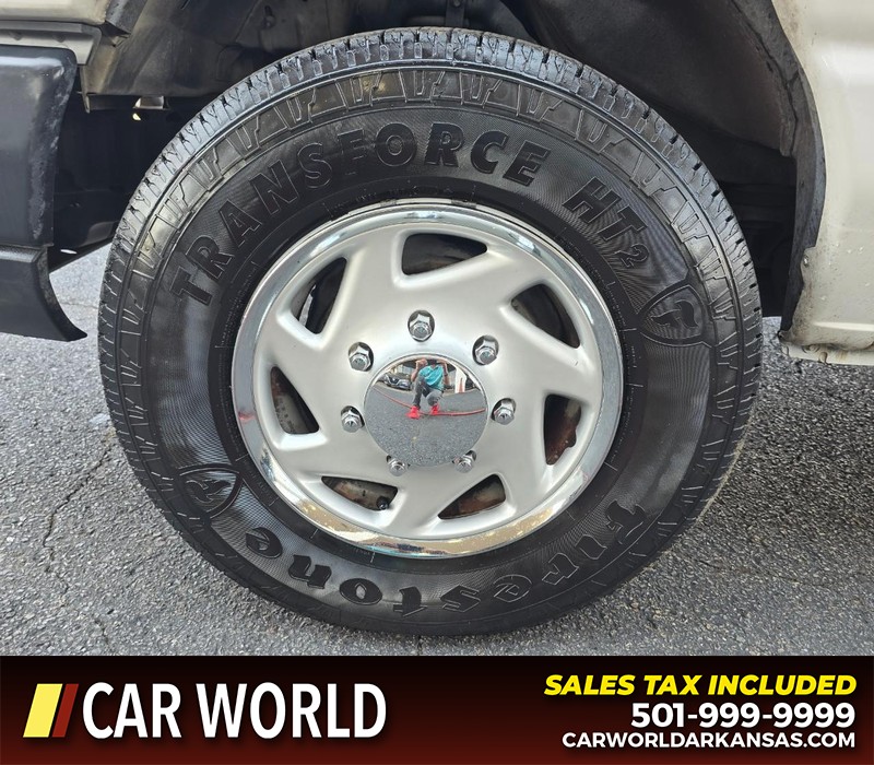 Ford Econoline Cargo Van Vehicle Full-screen Gallery Image 5