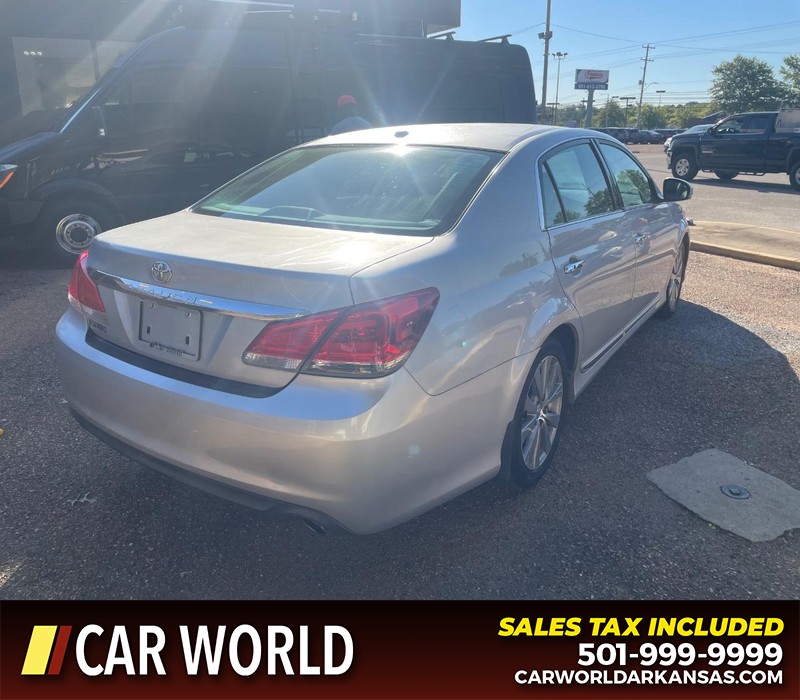 Toyota Avalon Vehicle Full-screen Gallery Image 3