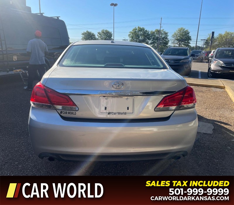 Toyota Avalon Vehicle Full-screen Gallery Image 4