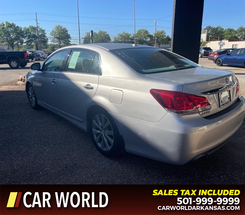 Toyota Avalon Vehicle Full-screen Gallery Image 5