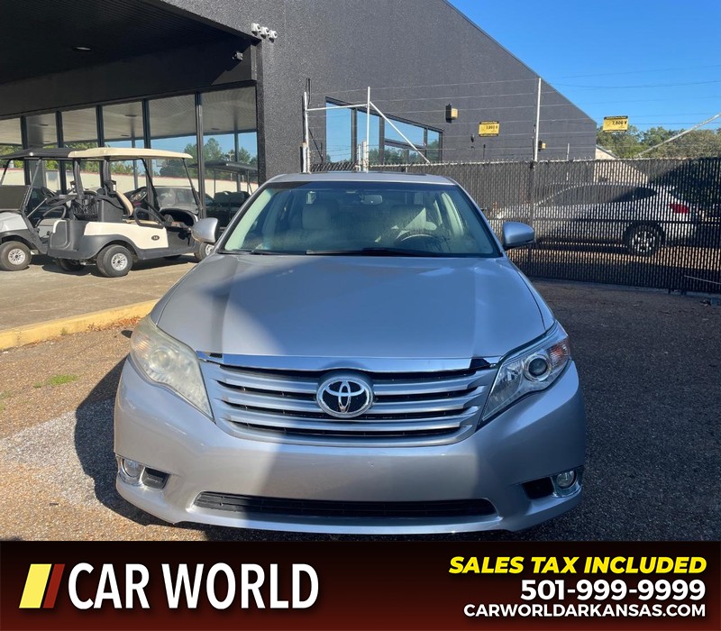 Toyota Avalon Vehicle Full-screen Gallery Image 7