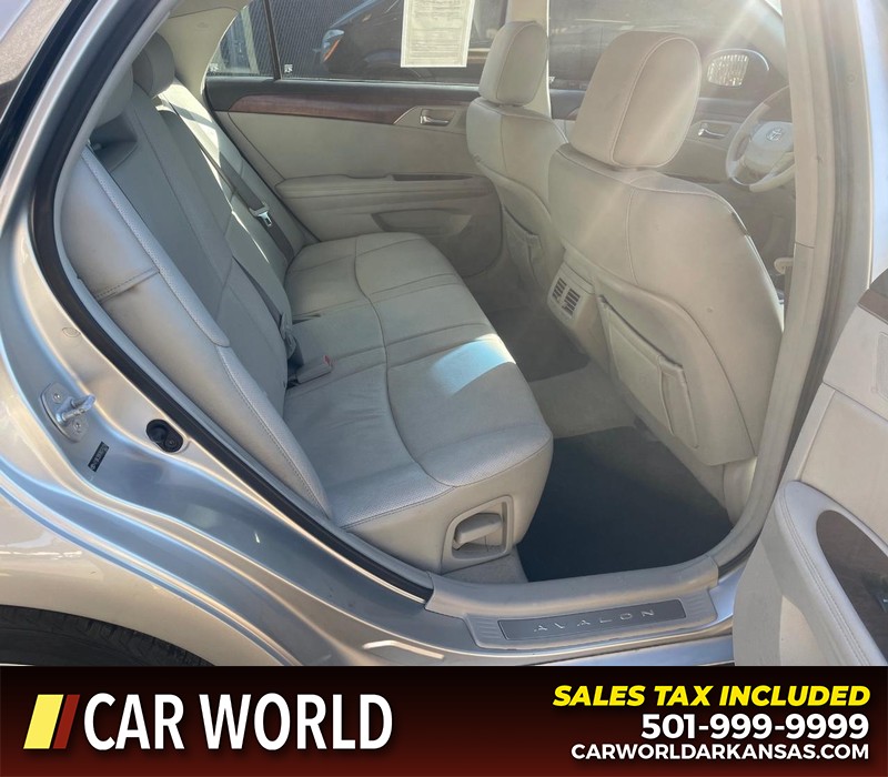 Toyota Avalon Vehicle Full-screen Gallery Image 8