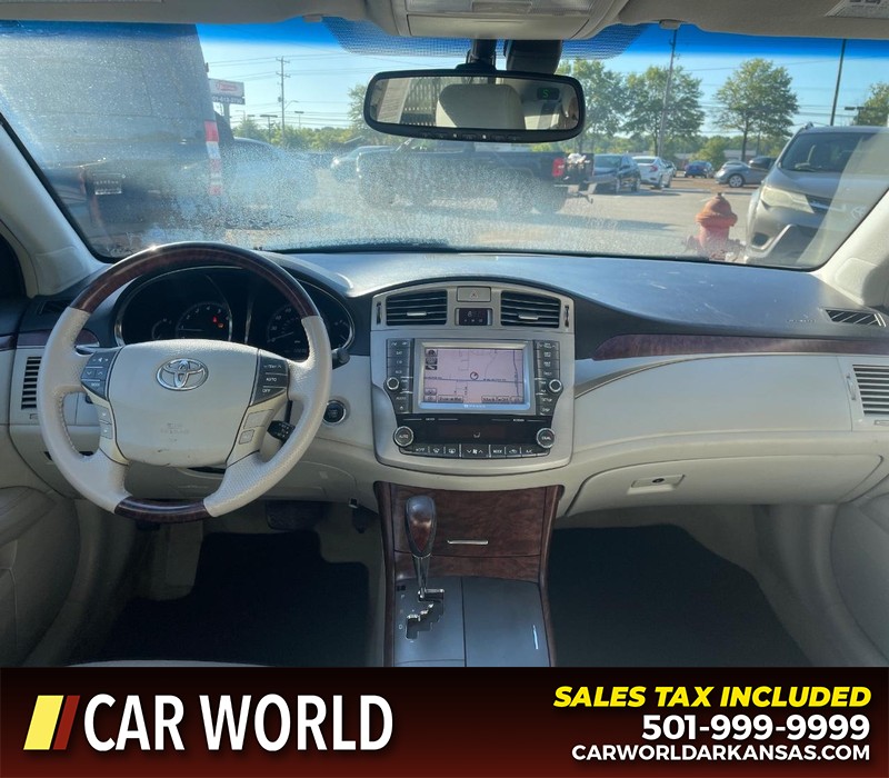 Toyota Avalon Vehicle Full-screen Gallery Image 12