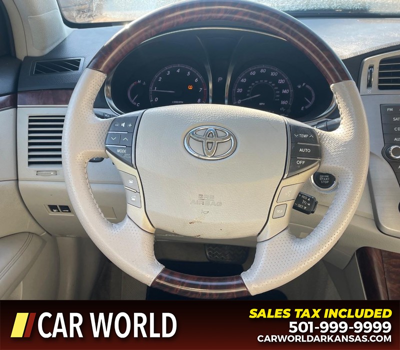 Toyota Avalon Vehicle Full-screen Gallery Image 13