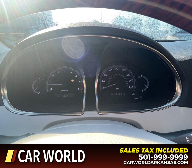 Toyota Avalon Vehicle Full-screen Gallery Image 15