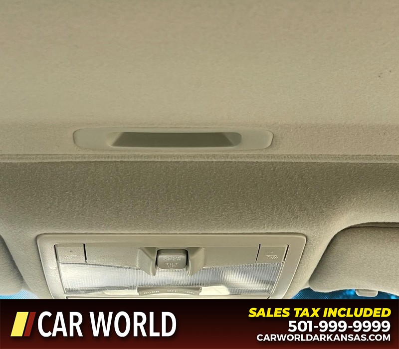 Toyota Avalon Vehicle Full-screen Gallery Image 17