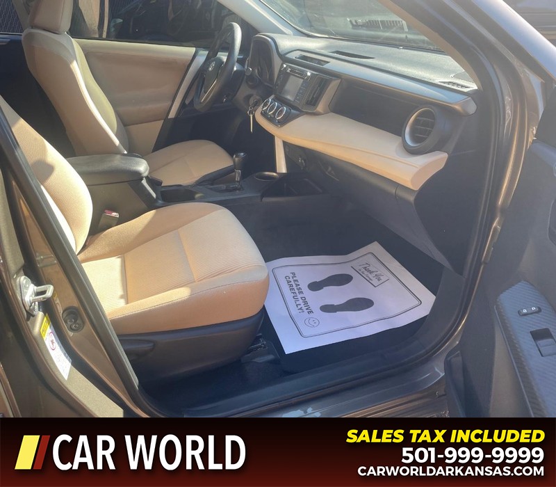 Toyota RAV4 Vehicle Full-screen Gallery Image 9