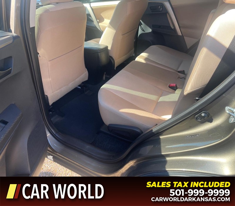 Toyota RAV4 Vehicle Full-screen Gallery Image 10