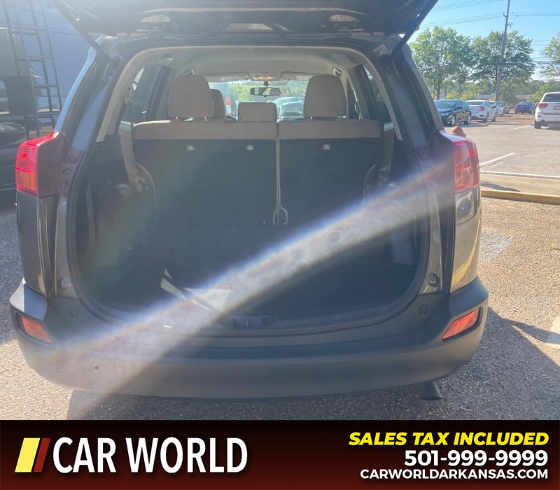 Toyota RAV4 Vehicle Full-screen Gallery Image 16