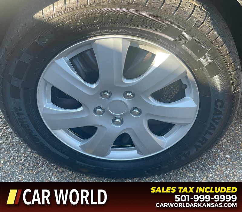 Toyota RAV4 Vehicle Full-screen Gallery Image 17