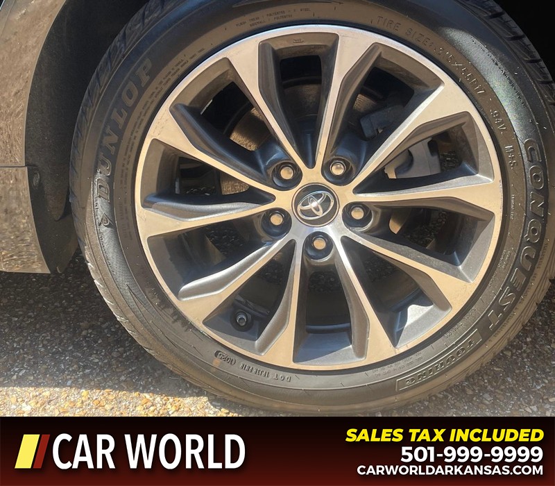 Toyota Avalon Vehicle Full-screen Gallery Image 16