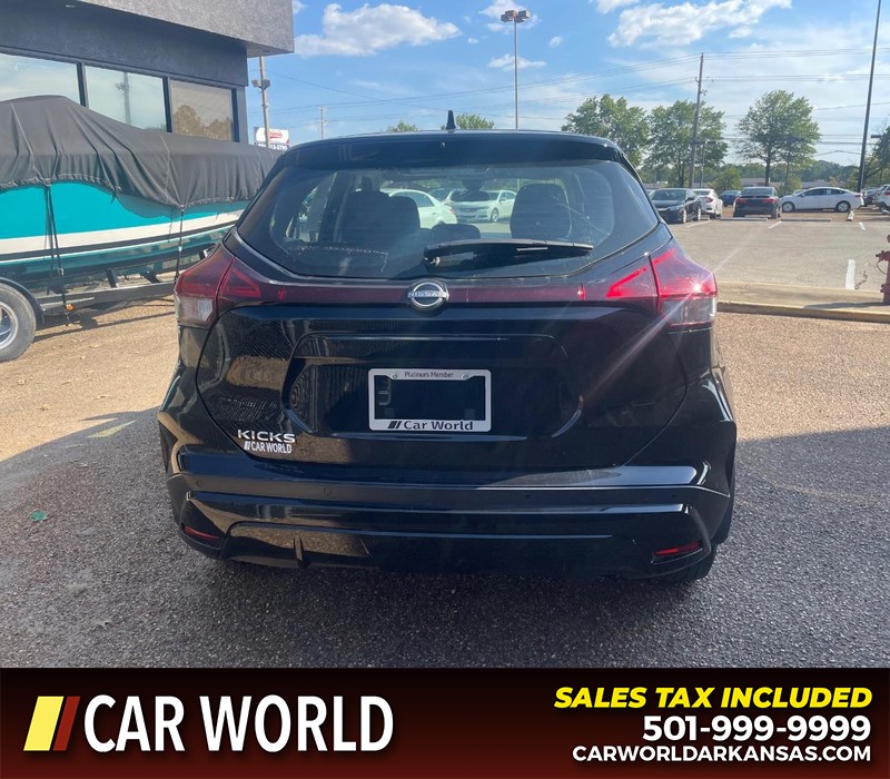 Nissan Kicks Vehicle Full-screen Gallery Image 4