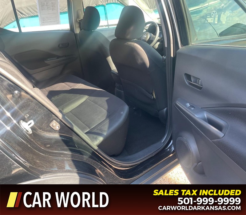 Nissan Kicks Vehicle Full-screen Gallery Image 9