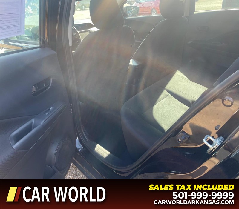 Nissan Kicks Vehicle Full-screen Gallery Image 10