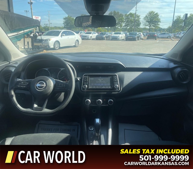 Nissan Kicks Vehicle Full-screen Gallery Image 12