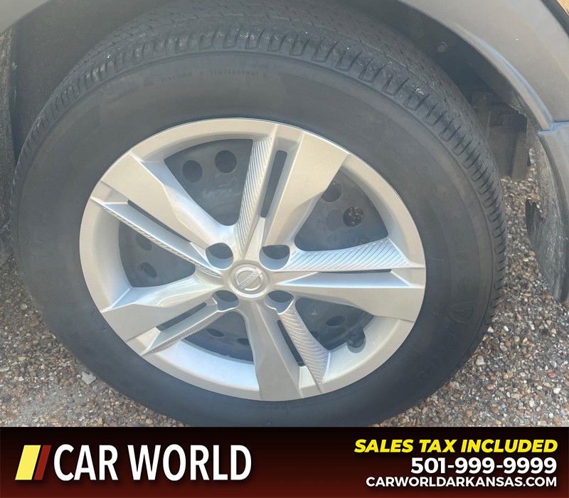 Nissan Kicks Vehicle Full-screen Gallery Image 17