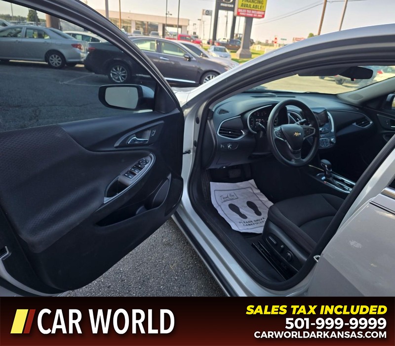 Chevrolet Malibu Vehicle Full-screen Gallery Image 7