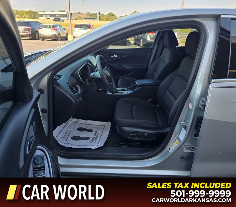 Chevrolet Malibu Vehicle Full-screen Gallery Image 8