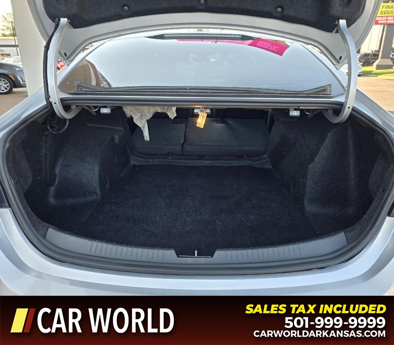 Chevrolet Malibu Vehicle Full-screen Gallery Image 14