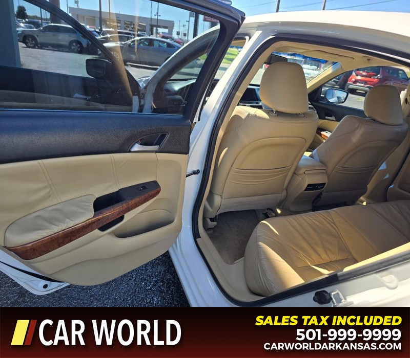 Honda Accord Sedan Vehicle Full-screen Gallery Image 9