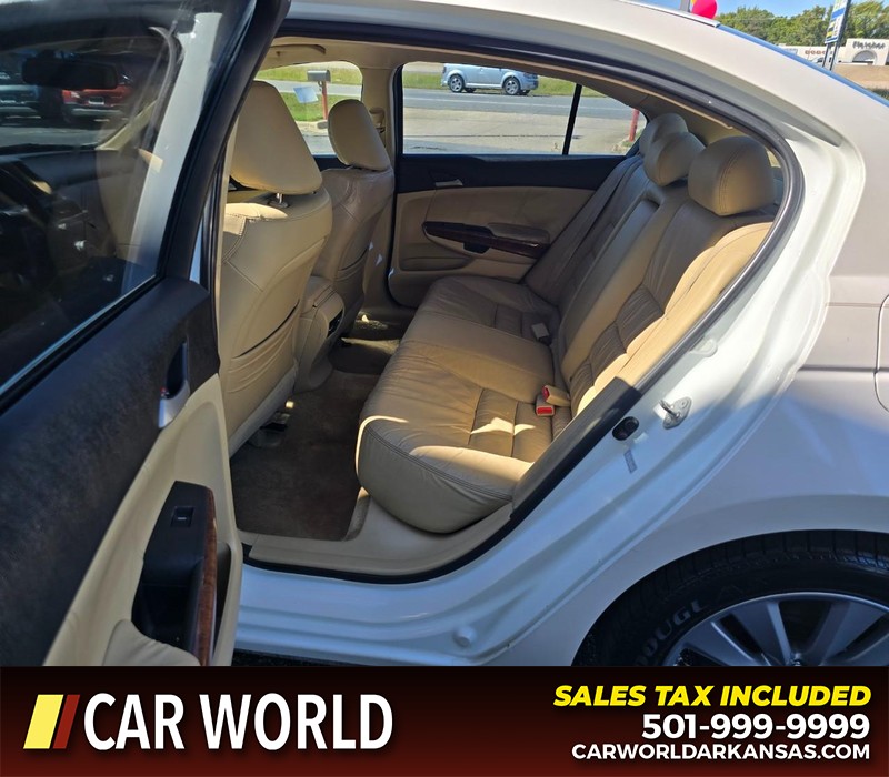 Honda Accord Sedan Vehicle Full-screen Gallery Image 10