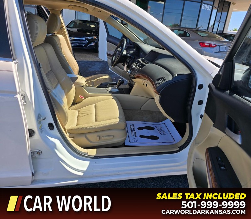 Honda Accord Sedan Vehicle Full-screen Gallery Image 11