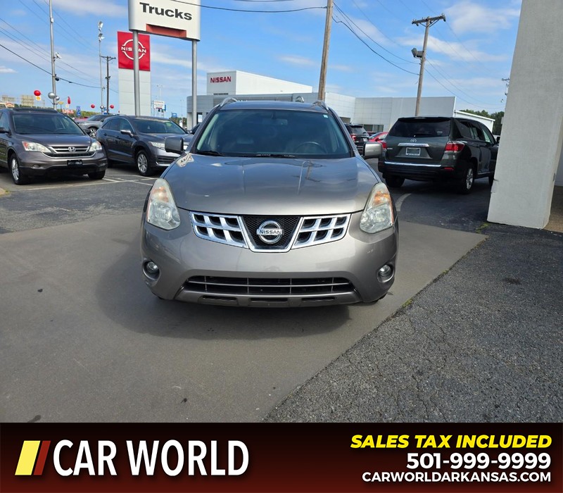 Nissan Rogue Vehicle Full-screen Gallery Image 2