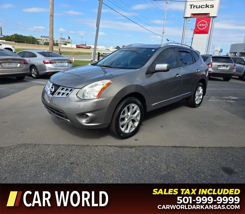 Nissan Rogue Vehicle Full-screen Gallery Image 3