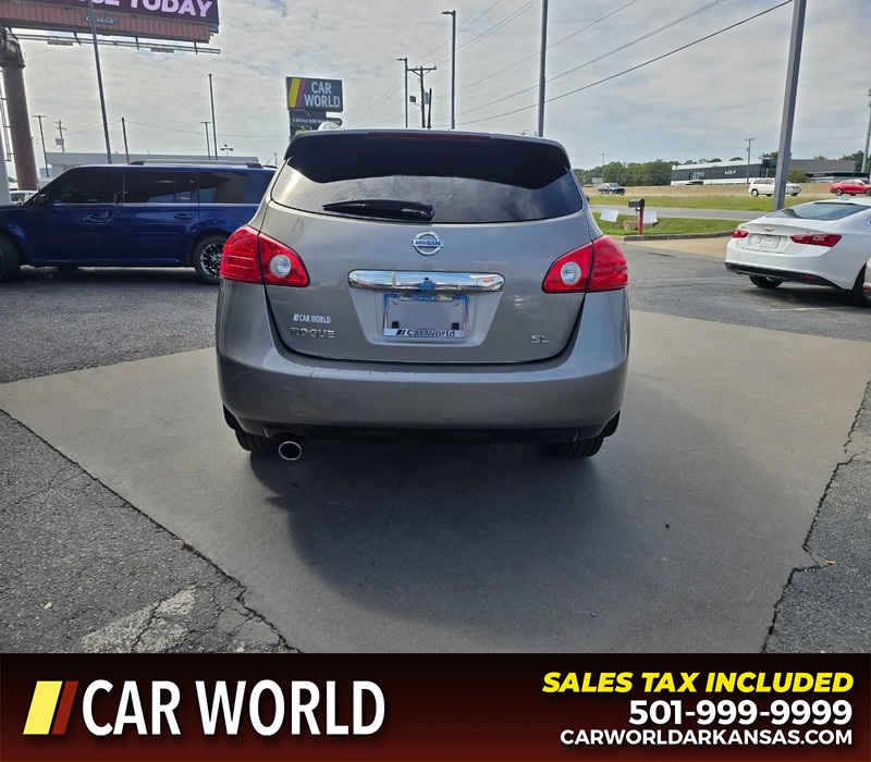 Nissan Rogue Vehicle Full-screen Gallery Image 5