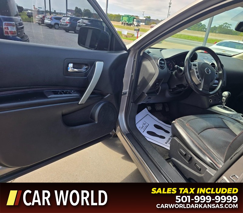 Nissan Rogue Vehicle Full-screen Gallery Image 7