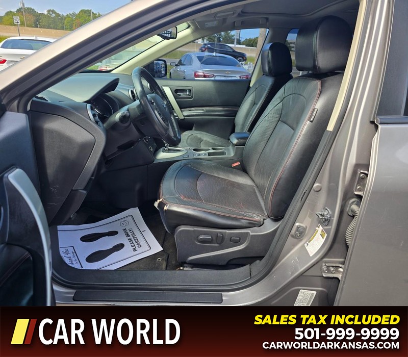 Nissan Rogue Vehicle Full-screen Gallery Image 8