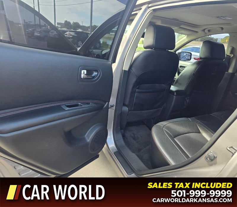 Nissan Rogue Vehicle Full-screen Gallery Image 9