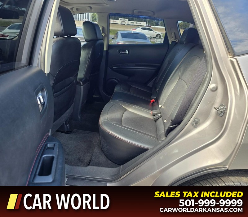 Nissan Rogue Vehicle Full-screen Gallery Image 10