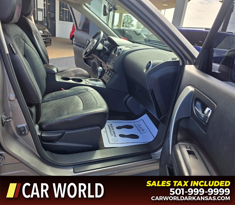 Nissan Rogue Vehicle Full-screen Gallery Image 11