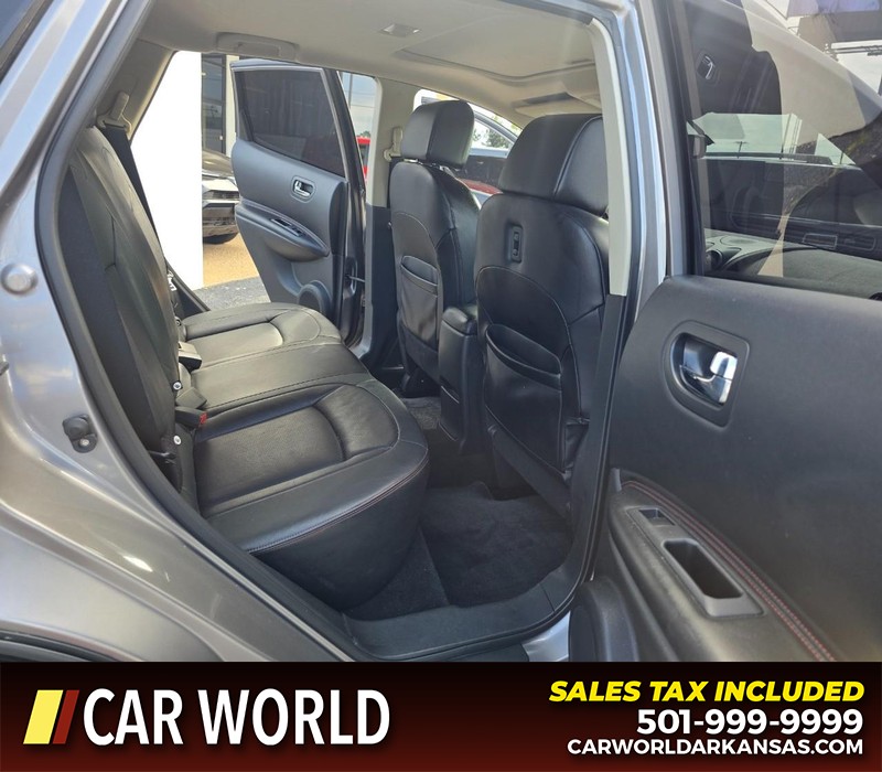 Nissan Rogue Vehicle Full-screen Gallery Image 12