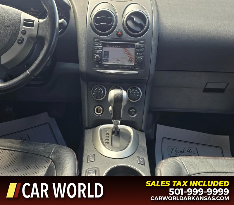 Nissan Rogue Vehicle Full-screen Gallery Image 18