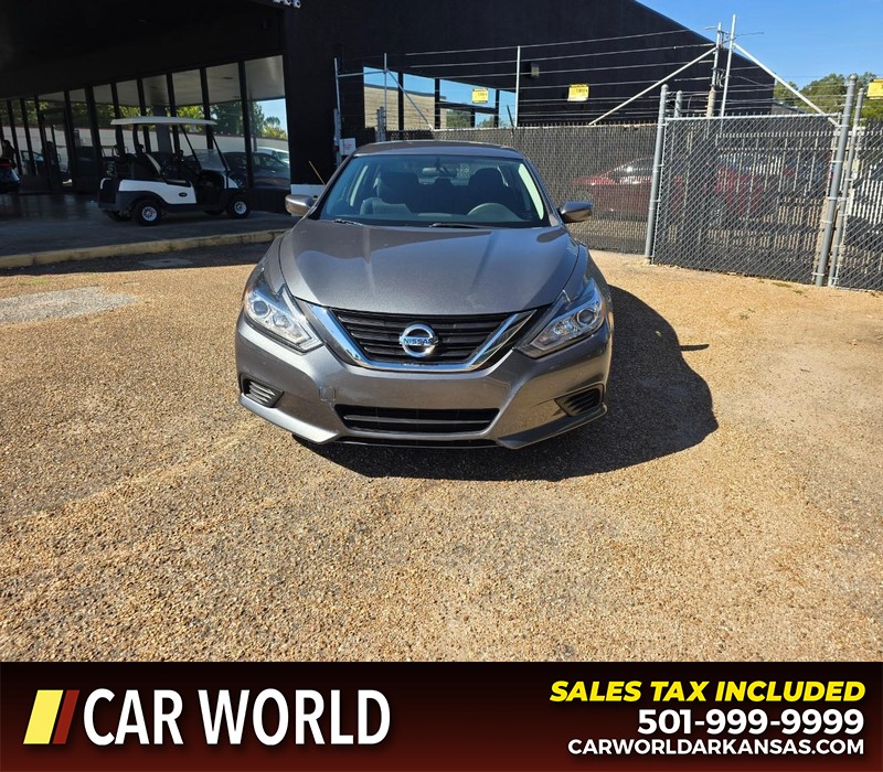 Nissan Altima Vehicle Full-screen Gallery Image 2