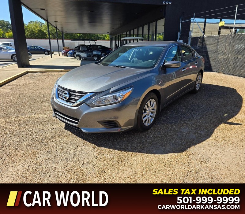 Nissan Altima Vehicle Full-screen Gallery Image 3