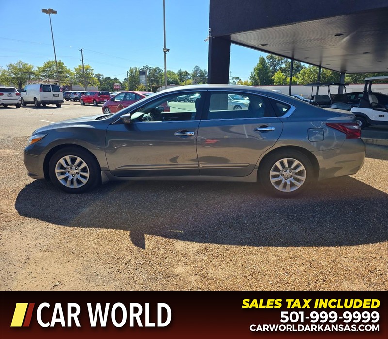 Nissan Altima Vehicle Full-screen Gallery Image 4