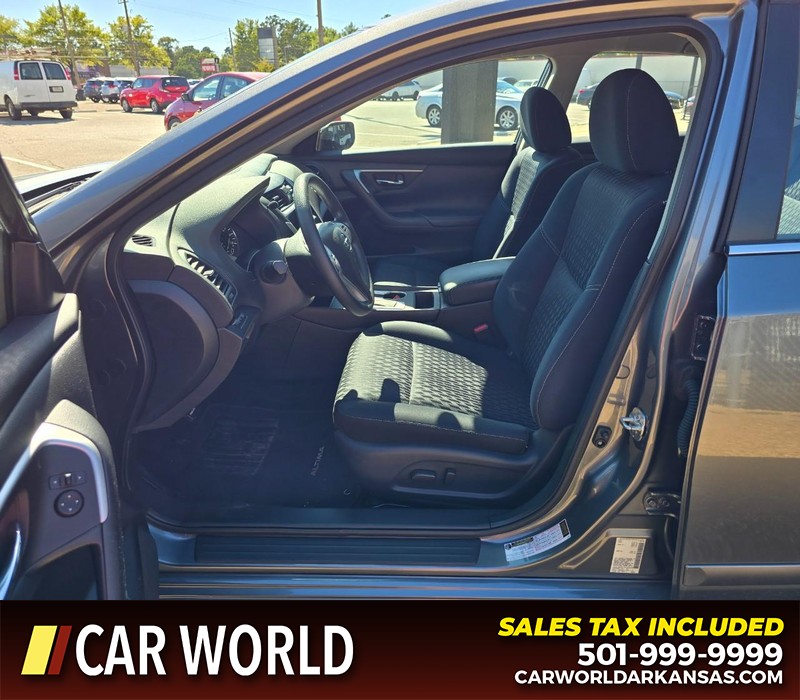 Nissan Altima Vehicle Full-screen Gallery Image 8