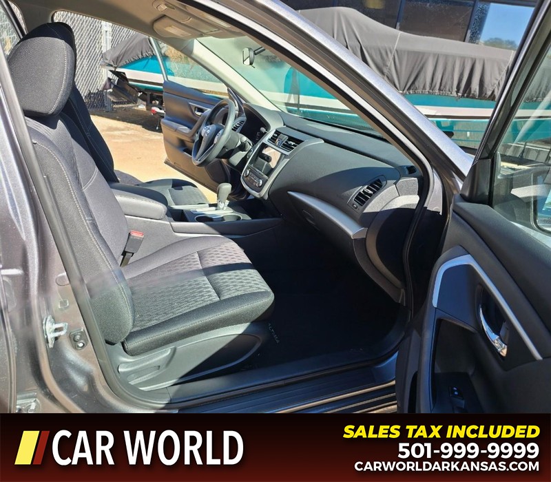 Nissan Altima Vehicle Full-screen Gallery Image 11