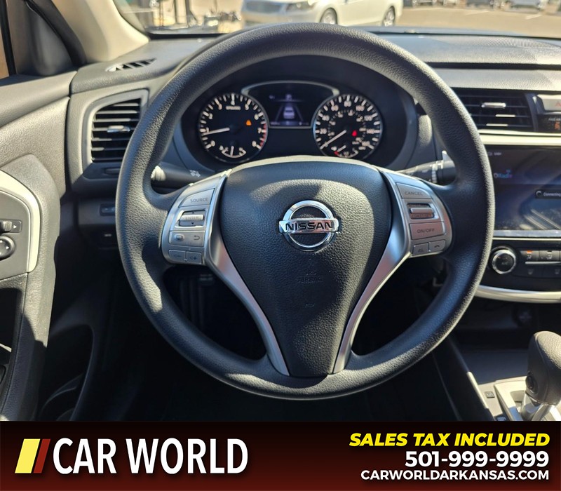 Nissan Altima Vehicle Full-screen Gallery Image 15