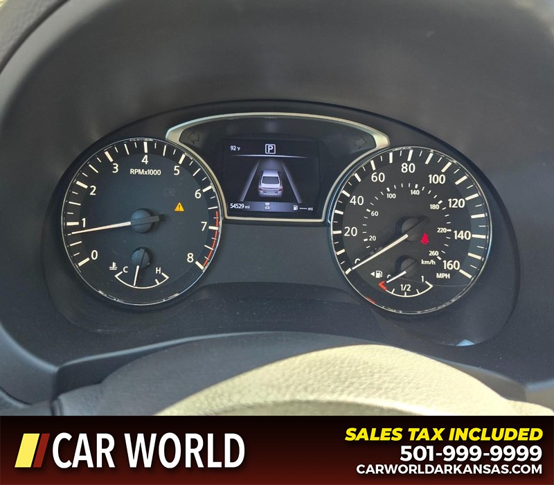 Nissan Altima Vehicle Full-screen Gallery Image 17