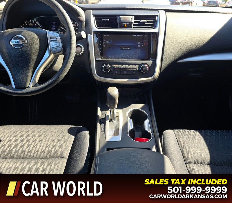 Nissan Altima Vehicle Full-screen Gallery Image 18