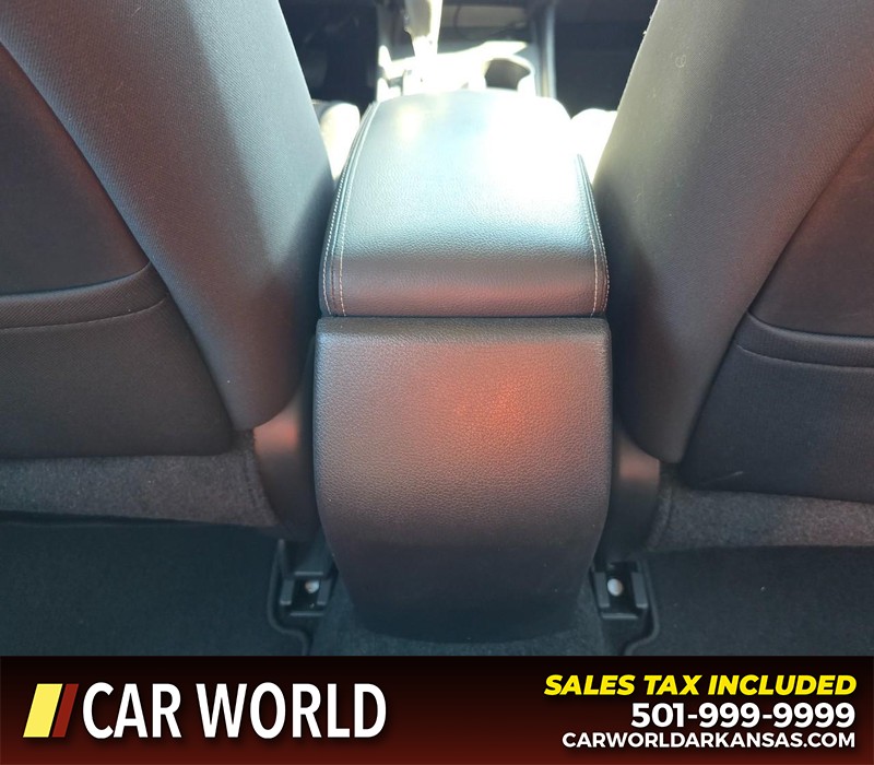 Nissan Altima Vehicle Full-screen Gallery Image 19