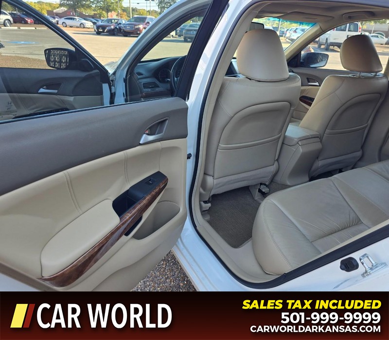 Honda Accord Sedan Vehicle Full-screen Gallery Image 9