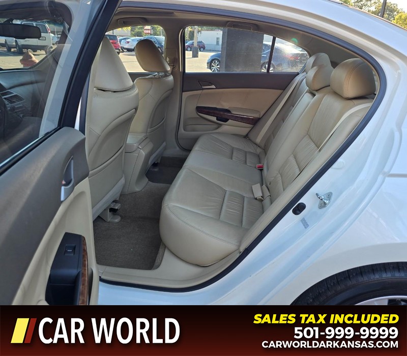 Honda Accord Sedan Vehicle Full-screen Gallery Image 10