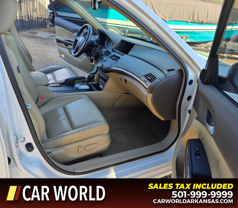 Honda Accord Sedan Vehicle Full-screen Gallery Image 11