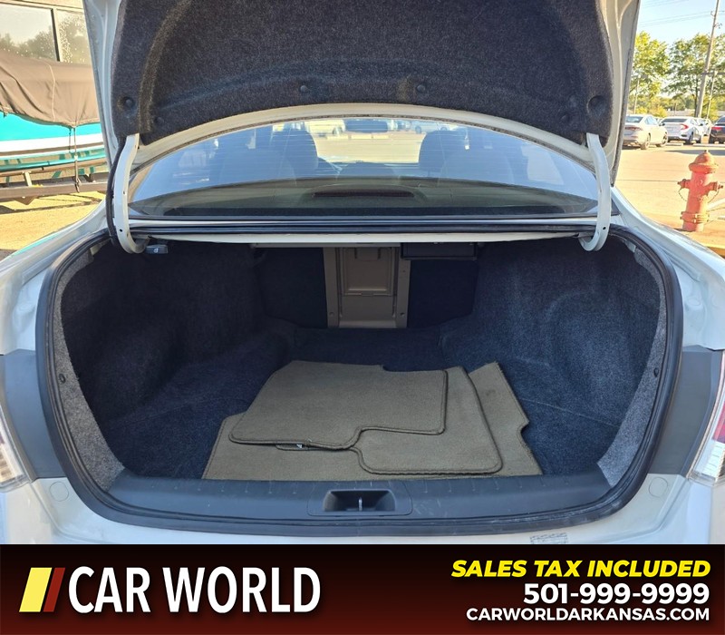 Honda Accord Sedan Vehicle Full-screen Gallery Image 13