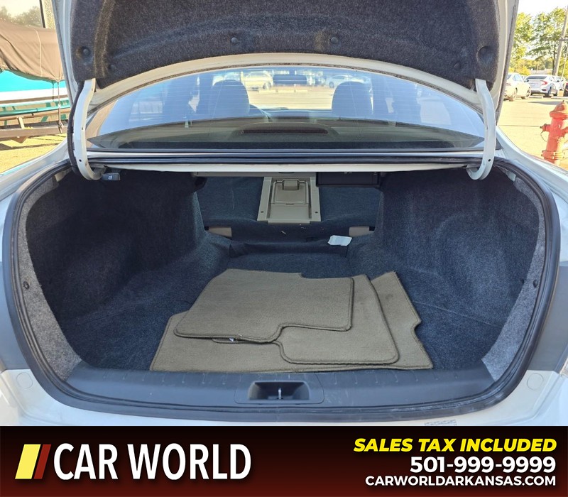 Honda Accord Sedan Vehicle Full-screen Gallery Image 14